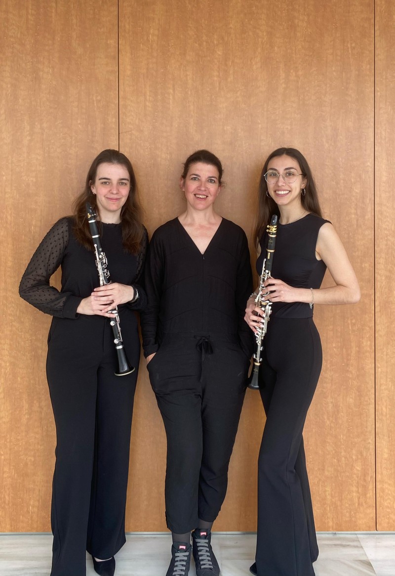 Claudia Garcia i Angelina Martinez, clarinets; Paula Tamarit, piano