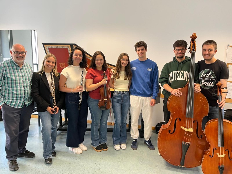 Antoni Renart , flauta; Gemma Sandalinas i Lucía Alegre, oboès;  Carla Adelantado i Ilham Bautista, violins;  Andrea Montagud, viola;  Juan Marín, violoncel;  Isaac Monrós, contrabaix; i  Carlos García-Bernalt, clavicèmbal