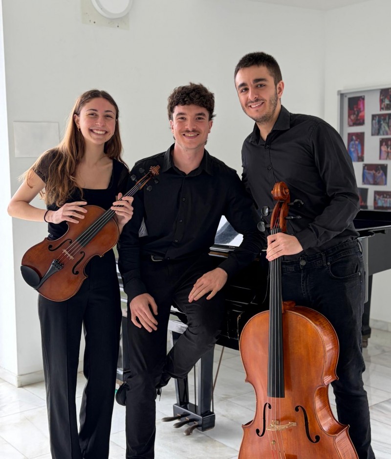 Andrea Montagud, viola; Juan Mar&iacute;n, violoncel, i  Nicol&aacute;s Puig-L&oacute;mez, piano